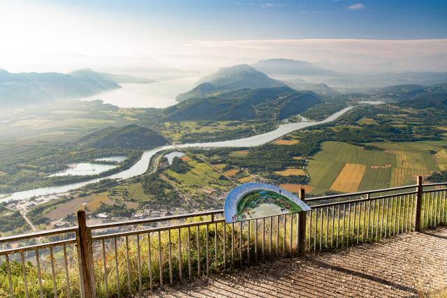Table d'orientation du Fenestrez au dessus de Culoz sur le Grand Colombier