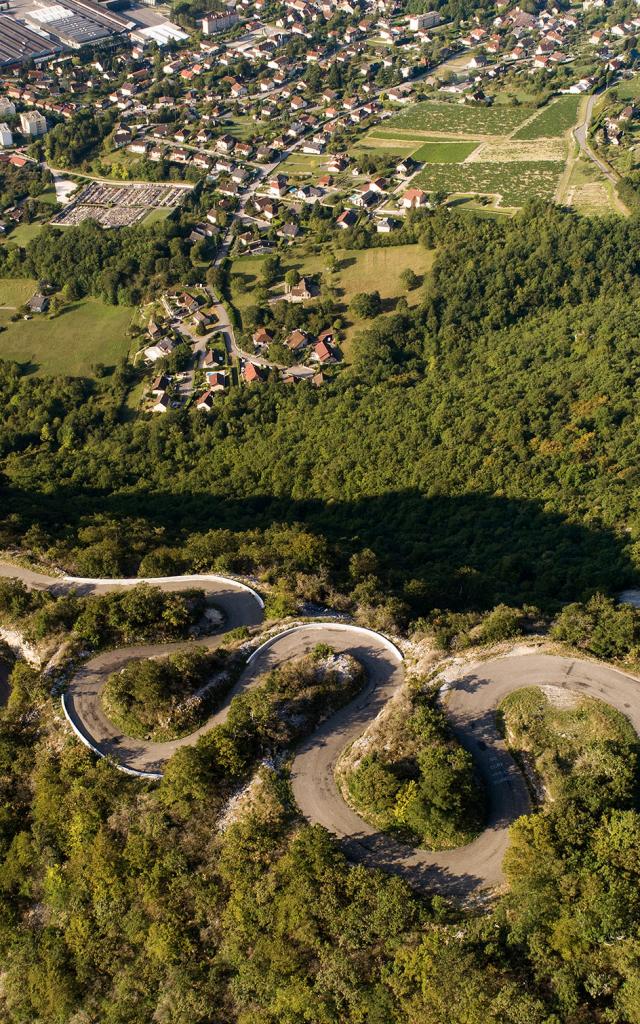 Lacets du Grand Colombier au dessus de Culoz