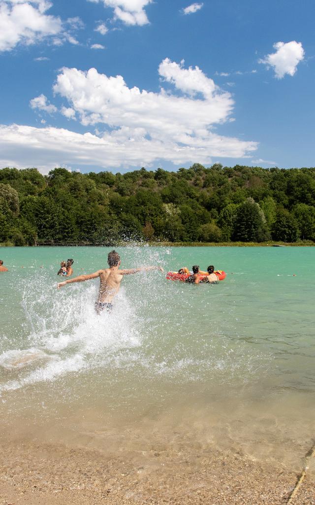 Baignade au lac de Virieu le Grand