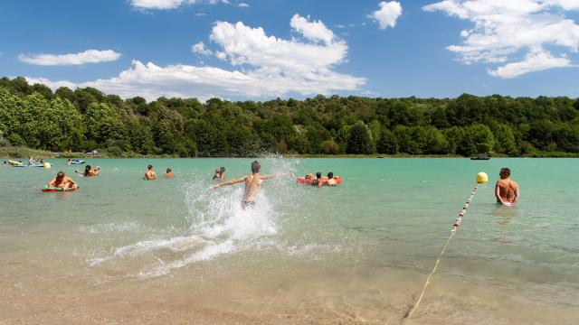 Baignade au lac de Virieu le Grand