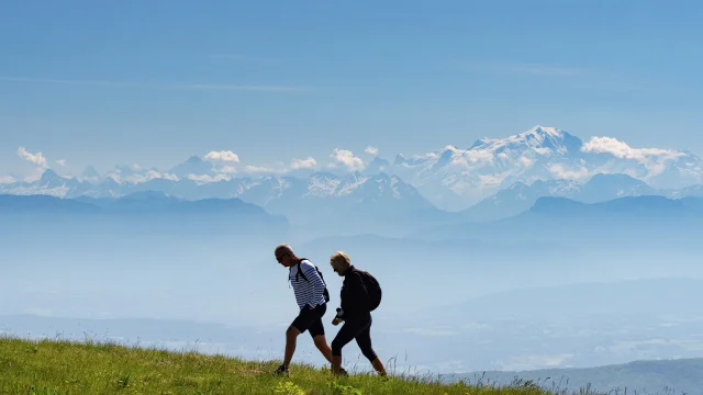 Randonnée avec vue sur le Mont Blanc sur le Grand Colombier