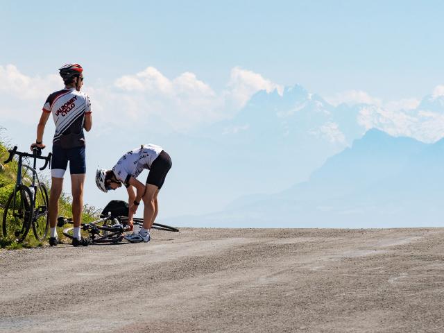 Cyclistes au sommet du Grand Colombier