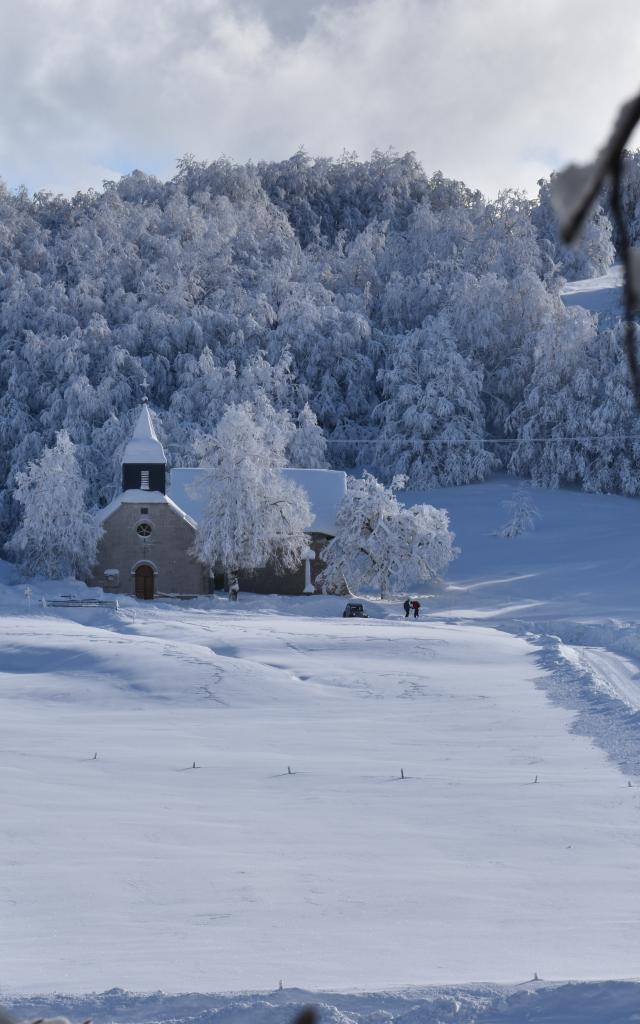 La Chapelle de Retord sous la neige en hiver