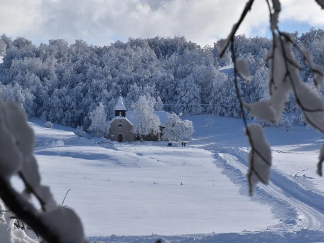 La Chapelle de Retord sous la neige en hiver
