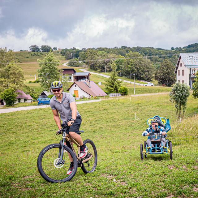 Activité fauteuil tout terrain - Quadrix en location chez Servi'Nature aux Plans d'Hotonnes